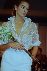 1859595896_isaac-mizrahi-ss-1990-cindy(5).thumb.jpg.7ae2d1df595601446979d6c56a97dbee.jpg