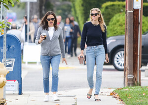 Jennifer+Garner+out+and+about+6hCCV3zD9nLx.jpg