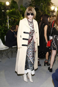 Anna+Wintour+Louis+Vuitton+Cruise+2020+Fashion+8c3XOQp_-ONx.jpg