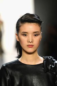 1875978708_BadgleyMischkaRunwayFebruary2019NewYorkMoOXMllClTQx.thumb.jpg.24d2f5cf884fdd1e196a95fc491bd18a.jpg