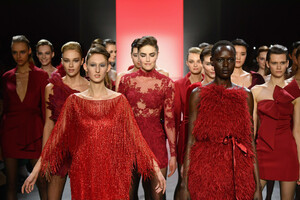 187666026_BadgleyMischkaRunwayFebruary2019NewYorkdLLG18Bj0Umx.thumb.jpg.36b422c8c5639a281356a1600e905ddf.jpg