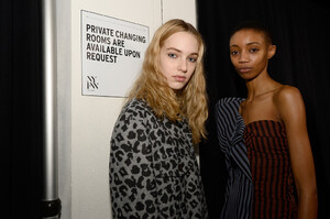 1889468463_CalvinLuoBackstageFebruary2019NewYorkgs4kdRxJ_J1x.thumb.jpg.6b509d443441a900c7dcf38e936b1d2b.jpg