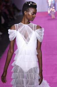 1893516569_LanyuRunwayFebruary2019NewYorkFashion8AIcbLmaB_Tx.thumb.jpg.67f6efc3bc71ff2969f1155d21e4573d.jpg