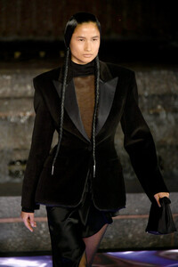189680842_AlexanderWangCollection1Runways_UKl8SsIEsx.thumb.jpg.f90978faa575aff0c9f783cb67d1727c.jpg