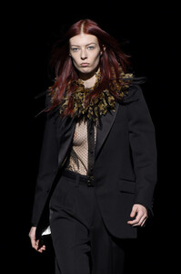 1899160754_MarcJacobsFall2019ShowRunwaybQRmyOQb-dMx.thumb.jpg.64a17081e8f50549c4b8a9765efadbe5.jpg