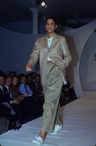 1903421000_ronaldus-shamask-ss-1990(14).thumb.jpg.55be2e33a0bc997b1d933d26a2716695.jpg