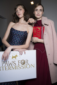 1915268910_lela-rose-bks-v-rf19-3876(1).thumb.jpg.413cd35033e890bb2834baedf8afc556.jpg