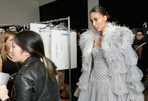 191909922_CongTriBackstageFebruary2019NewYork-xUKXewRPmNx.thumb.jpg.6049eb55c3f40bf649cf5f6d76f27e0f.jpg