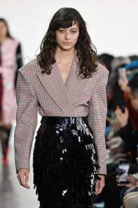 1920706985_CalvinLuoRunwayFebruary2019NewYorkFashionatRrPn82aJHx.thumb.jpg.0359fc9bc98a14c8a64c6c70458f2bce.jpg