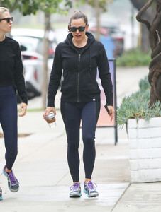 Jennifer+Garner+out+and+about+J-Tb3UU279Ux.jpg