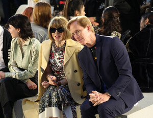 Anna+Wintour+Louis+Vuitton+Cruise+2020+Fashion+YnfAz0yhJcdx.jpg