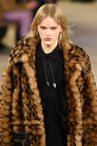 1925375566_Coach1941RunwayFebruary2019NewYorkFashionc58GRCiy8h7x.thumb.jpg.a1796d05b96be89032ad4a667e4414f2.jpg
