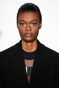 1936070758_HelmutLangRunwayFebruary2019NewYorkhCZvf6Da_LPx.thumb.jpg.faccfdf592360622598db68a3d372a04.jpg