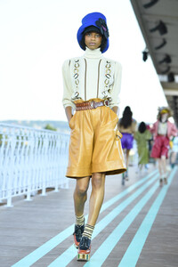 1937817045_MiuMiuClub2020RunwayNaCMrHzKDNFx.thumb.jpg.2a90d5a69a90bdf347f351a1a2a5b869.jpg