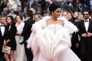 Aishwarya+Rai+Le+Belle+Epoque+Red+Carpet+72nd+3-xo-7ygvAlx.jpg