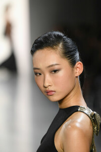 1943135964_BadgleyMischkaRunwayFebruary2019NewYork_V3ItNYQzDNx.thumb.jpg.f108d61d260bf7367c5f7bd3d7f49fc2.jpg