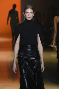 1972462191_CushnieRunwayFebruary2019NewYorkFashionZ1m5vR_g3gsx.thumb.jpg.f7304c61782e8a124c11a704ce25e0a2.jpg