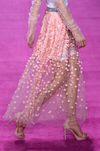 1977633935_LanyuRunwayFebruary2019NewYorkFashions0favGXCwu2x.thumb.jpg.70d3606deffa4955a38c981eb8fdf108.jpg