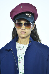 1981204054_MiuMiuClub2020RunwayiqNbdtdWCcUx.thumb.jpg.46618e8a394e248efb8422eb148a6977.jpg
