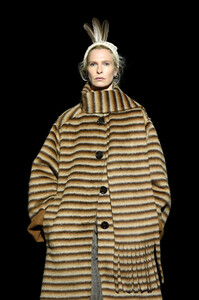 1981385878_MarcJacobsFall2019ShowRunway5KIqvOU9fBXx.thumb.jpg.ac67545ec43c7937f039639e6842b1b7.jpg