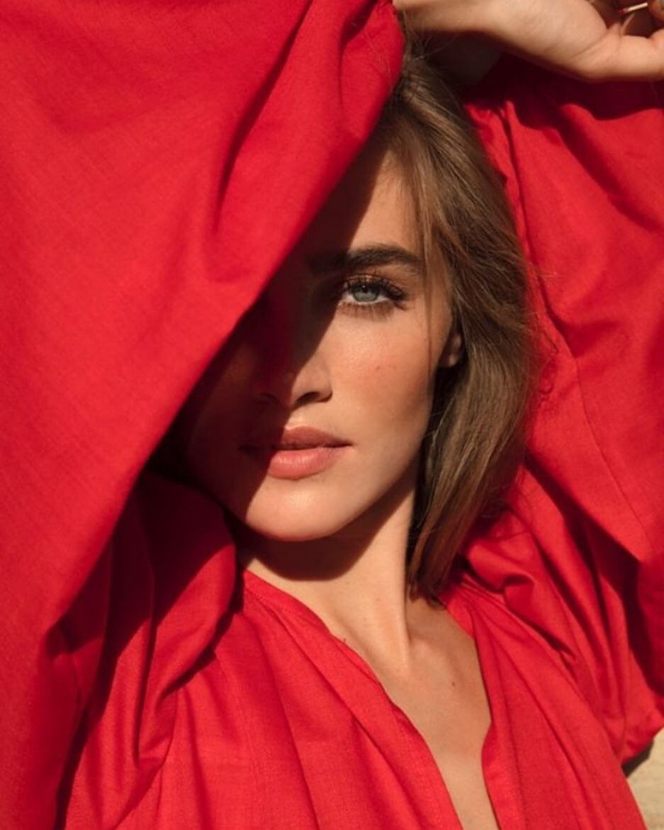https://www.bellazon.com/main/uploads/monthly_2019_06/1990615829_EmilyBarbe456.jpg.28e3c8a9a83c36780fac63bbfa40c44d.jpg