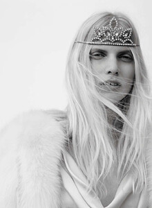 1990770050_VogueItalia-Marzo2016-471.thumb.jpg.b92a847435b9ead9a30e46b3a61b43ce.jpg