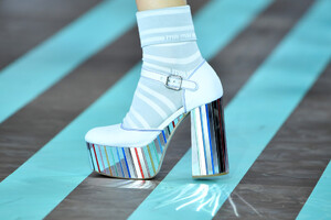 1996141892_MiuMiuClub2020RunwaydWo7ZIfWbc0x.thumb.jpg.4b410a844b764bc98ff9cbdf1debc4da.jpg