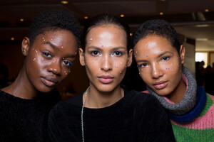 2001901755_siriano-bks-g-rf19-3307(1).thumb.jpg.9e86f61946b33af08871cd47eeb726cd.jpg