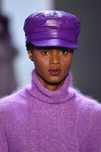 2023337551_SallyLaPointeRunwayFebruary2019NewYorkUbPambByTXUx.thumb.jpg.3d793a26b97da8cb286810ff3cd716e8.jpg