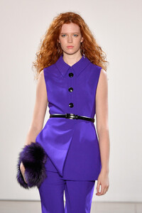 2024088311_ElieTahariRunwayFebruary2019NewYorkdsIF_UGrvBRx.thumb.jpg.7500545ccf2976d5deaaa9844dcdbed7.jpg