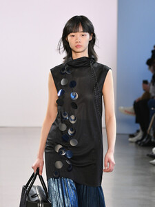 2040207942_ClaudiaLiRunwayFebruary2019NewYorkFashionCXDSmMBBLuex.thumb.jpg.640fdcf48a6ed854ac739af1ac6de318.jpg
