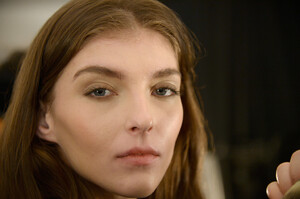 2045226806_ElieTahariBackstageFebruary2019NewYorkt92e2NRmnuPx.thumb.jpg.e30990936d317d08cc7b9bffb44cb302.jpg