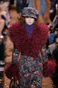 204672537_MichaelKorsCollectionFall2019RunwayShowWa31VmTVDAvx.thumb.jpg.2c165794baee9db15574e9121b7aedfe.jpg