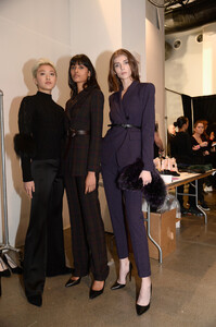 2047873365_ElieTahariBackstageFebruary2019NewYorkzqnsl3WM-Hvx.thumb.jpg.2f26dfef75fbf9e9d3e31c0f7b7d9da6.jpg