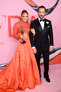 Jennifer+Lopez+CFDA+Fashion+Awards+Winners+IHIH1YgS9uzx.jpg