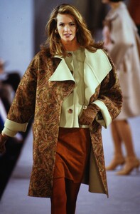 205899584_bill-blass-fw-1992-elle(3).thumb.jpg.36a2e8d373732158ffe2c6a646ffee7e.jpg