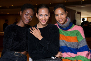 2060740616_siriano-bks-g-rf19-3333(1).thumb.jpg.1a2c04cbe68ab6f9665046bb64f40cf6.jpg