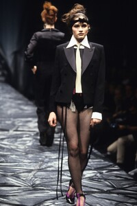 2060974423_jean-paul-gaultier-ss-1997(3).thumb.jpg.5d6000020b2f989447478b74442bcaef.jpg