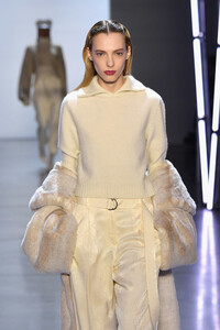 2063358180_SallyLaPointeRunwayFebruary2019NewYorkn_PBZPB-EGXx.thumb.jpg.92ff9dcf9f33cc2180de7315b03d2c87.jpg