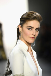 2064854627_BadgleyMischkaRunwayFebruary2019NewYorkjgicJWU96uox.thumb.jpg.8b2bdaf19610bd32dcc96f5fad7d68bb.jpg