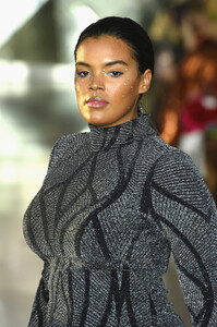 2101707765_ChristianSirianoRunwayFebruary2019NewSqbYR_JNO4vx.thumb.jpg.8096cb1e64e71be9910edac390ea9a02.jpg