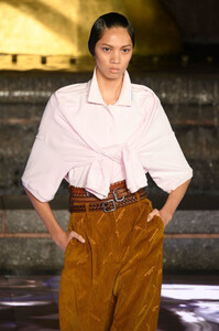 2107870967_AlexanderWangCollection1RunwayHQAhnZAJWpEx.thumb.jpg.5e099df1d8d6074311b9a28ce69779db.jpg