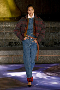 2112455628_AlexanderWangCollection1RunwaycyQMxSDpRdDx.thumb.jpg.548d201d60c5b3bd814f1db9ef086f6c.jpg