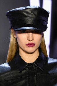 2122108814_SallyLaPointeRunwayFebruary2019NewYorkdksi5QHG8uEx.thumb.jpg.7b8a5f5b328065d65a152018394297c0.jpg