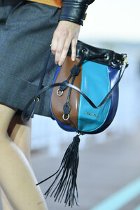 2122633082_MiuMiuClub2020Runway1w1scqePACvx.thumb.jpg.ea96ae48070ed900448039cec0989b7a.jpg