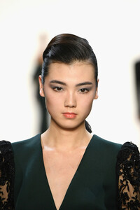 2126531028_BadgleyMischkaRunwayFebruary2019NewYorkGeM_EKB2_NCx.thumb.jpg.fbd4afdb95b17d242ae1d6425b53fada.jpg