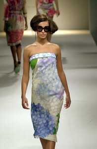212927715_PaulSmith2001WomenRTW91.thumb.jpg.c77113f8b21e487f74e620efbbe922c7.jpg