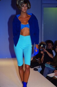 2129652813_thierry-mugler-ss-1990(2).thumb.jpg.8929b086c820cfd9cc9a0d7747897f98.jpg