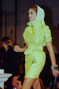 2134995281_isaac-mizrahi-ss-1990-cindy(6).thumb.jpg.110236f7414fa2203f1ef63dc123f845.jpg