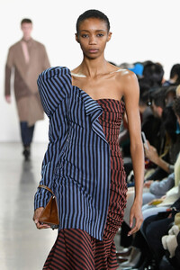 2143895930_CalvinLuoRunwayFebruary2019NewYorkFashionCt8N6QG7y2ix.thumb.jpg.ccf4269e3e126dd4f87bb1dfea468f8b.jpg